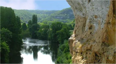 Sur la Rivière Vézère de Montignac à Tursac Montignac-Lascaux Nouvelle-Aquitaine