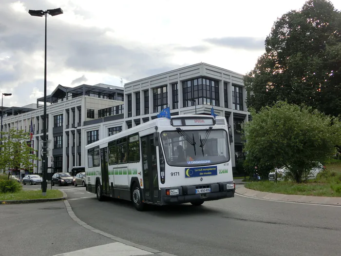 Circulation d'autobus historiques Place de Bretagne - Nantes Nantes