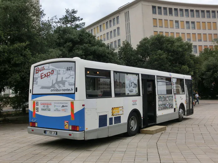 Exposition de bus historiques Place de Bretagne - Nantes Nantes