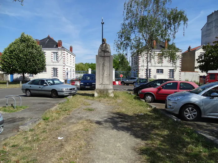 CASERNE MELLINET Place du 51e Régiment d'Artillerie Nantes