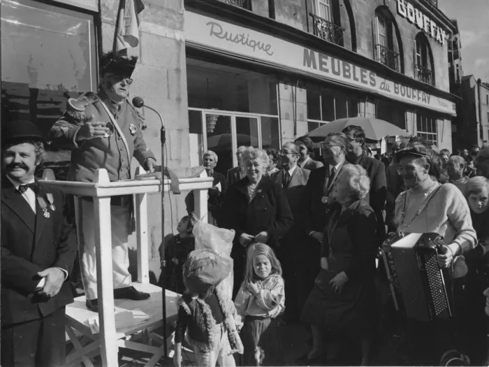 EXPOSITION « 1974- 2024 : 50 ANS D’HISTOIRE DE LA COMMUNE LIBRE DU BOUFFAY » Place Sainte-Croix Nantes