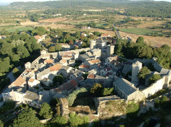 Visites guidées du village de La Couvertoirade Point Accueil - Service Tourisme et Patrimoine La Couvertoirade