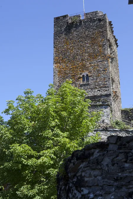 Randonnée le château de Valon Mur-de-Barrez Occitanie