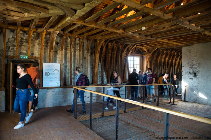 Visite libre du prieuré de Pommiers-en-Forez Prieuré bénédictin Pommiers