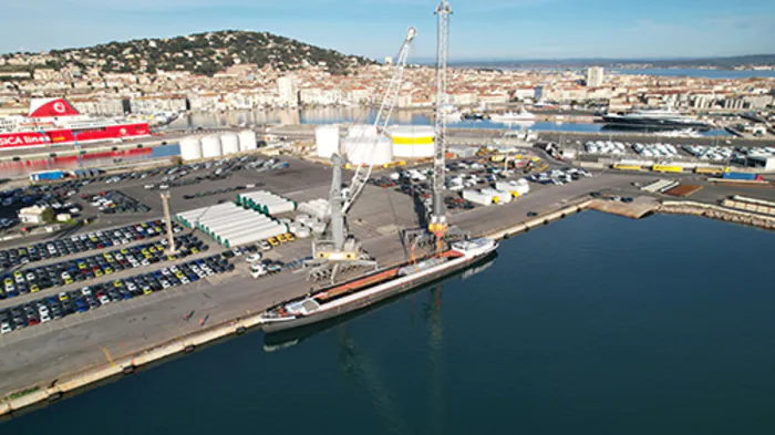 Visite du port de commerce et exposition des navires des services portuaires sétois Quai d'Alger Sète