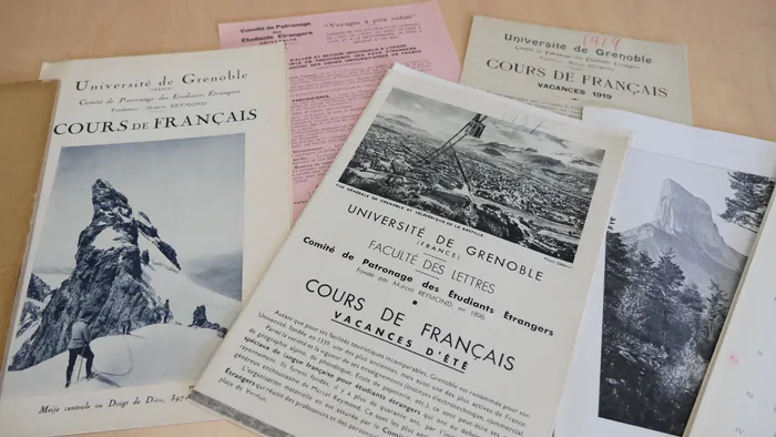 Trésors de la recherche : l’exploitation des archives historiques en université RDV devant la Bibliothèque Joseph Fourier Saint-Martin-d'Hères