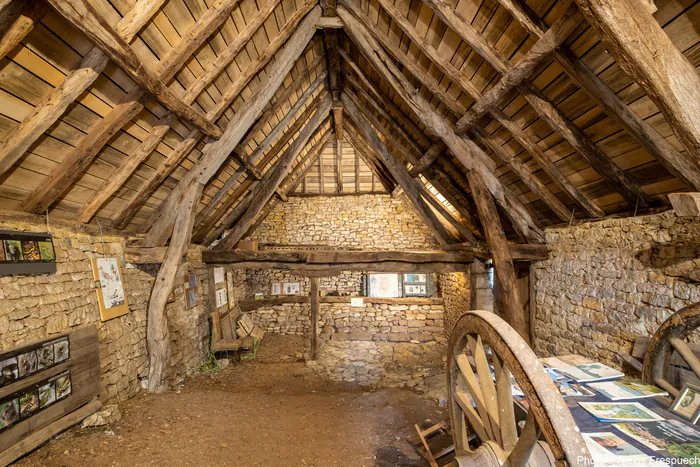 Entrez dans l'histoire à travers la visite d'une grange-étable du XVe siècle Saint-Michel de Cours Bellefont-La Rauze