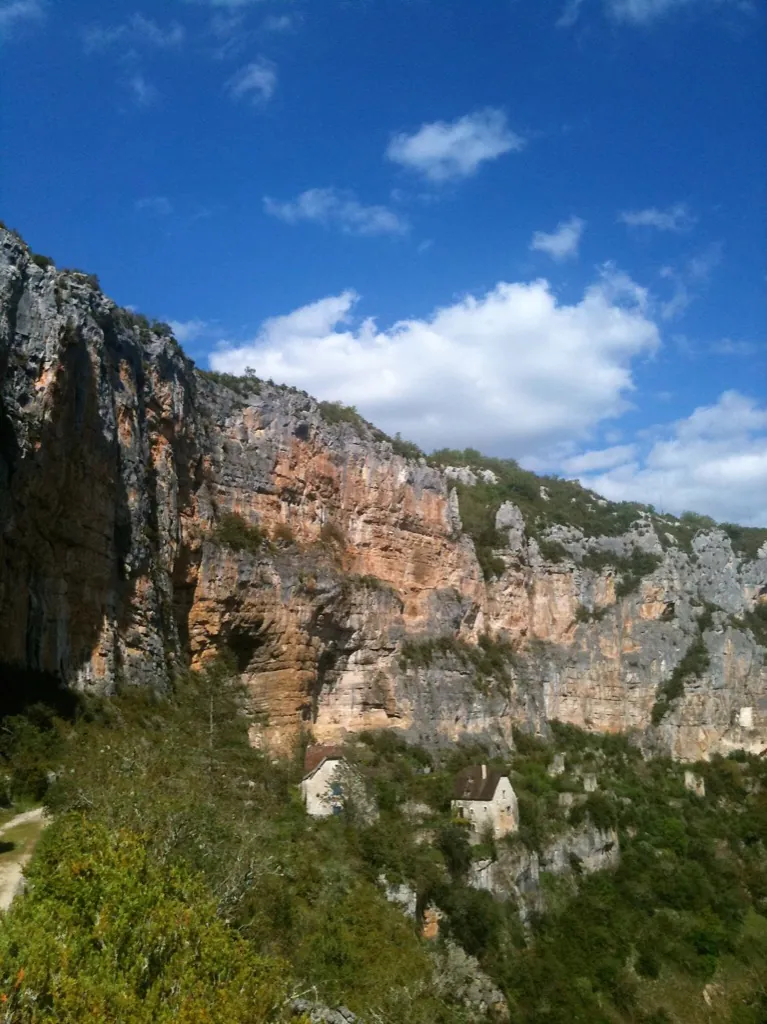 Le chemin de Pierre-Levée Sauliac-sur-Célé Occitanie