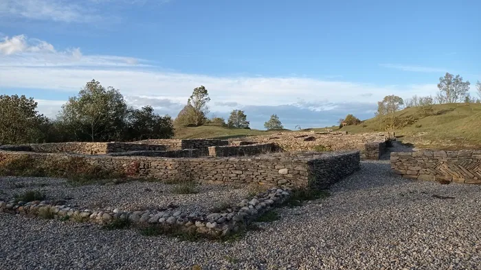 Un temps sur le site archéologique de Larina avec un guide Site Archéologique de Larina Hières-sur-Amby