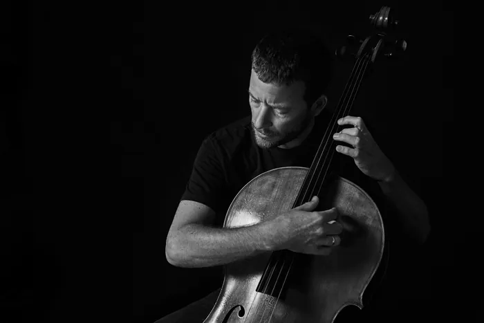 Concert 100% acoustique du violoncelliste Matthieu Saglio Site médiéval du couvent des carmes Beauvoir-en-Royans