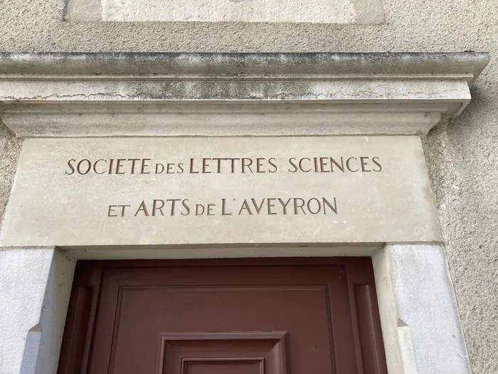 Venez explorer les richesses de la Société des lettres de l'Aveyron ! Société des lettres