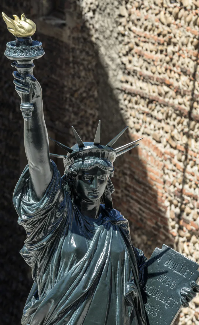 Mémoire de Galets Statue de la Liberté Roybon