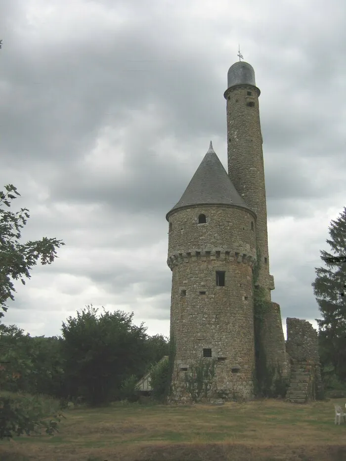 Visite guidée : balade au cœur de Bonvouloir Tour de Bonvouloir Juvigny Val d'Andaine