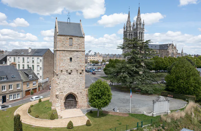 Visite libre de la tour Tour de l'ancienne église - square Arnaud Beltrame Saint-Hilaire-du-Harcouët