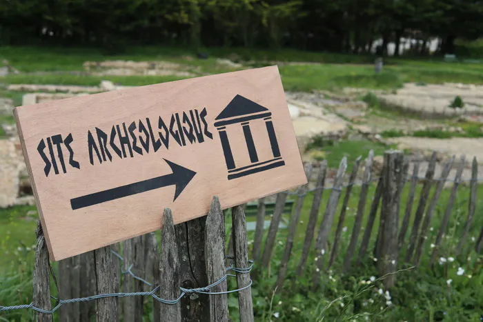 Venez découvrir le site archéologique accompagné Villa gallo-romaine Saint-Saturnin-du-Bois