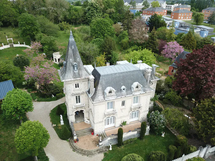 Visite guidée du Madrigal et de son cabinet de curiosités 83 rue du dr godard