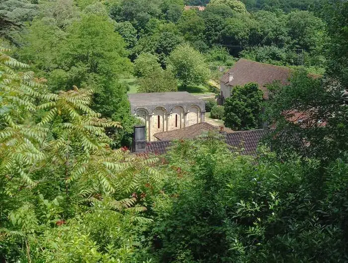 Visite libre de l'Abbaye Notre-Dame et Saint-Benoît Abbaye Notre-Dame et Saint-Benoît Nanteuil-en-Vallée