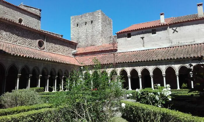 Visitez la plus ancienne abbaye carolingienne de Catalogne ! Abbaye Sainte-Marie Arles-sur-Tech