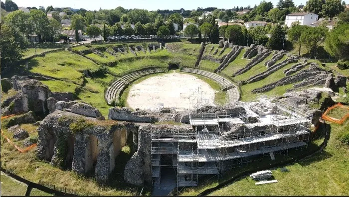 Projection : « Vol au-dessus du temps à l'amphithéâtre » Amphithéâtre gallo-romain Saintes