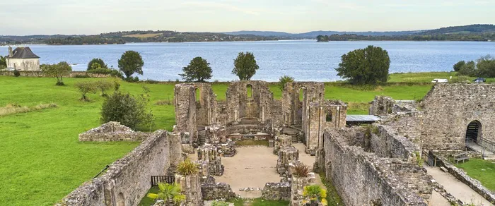 L'abbaye et la mer Ancienne Abbaye de Landévennec Landévennec