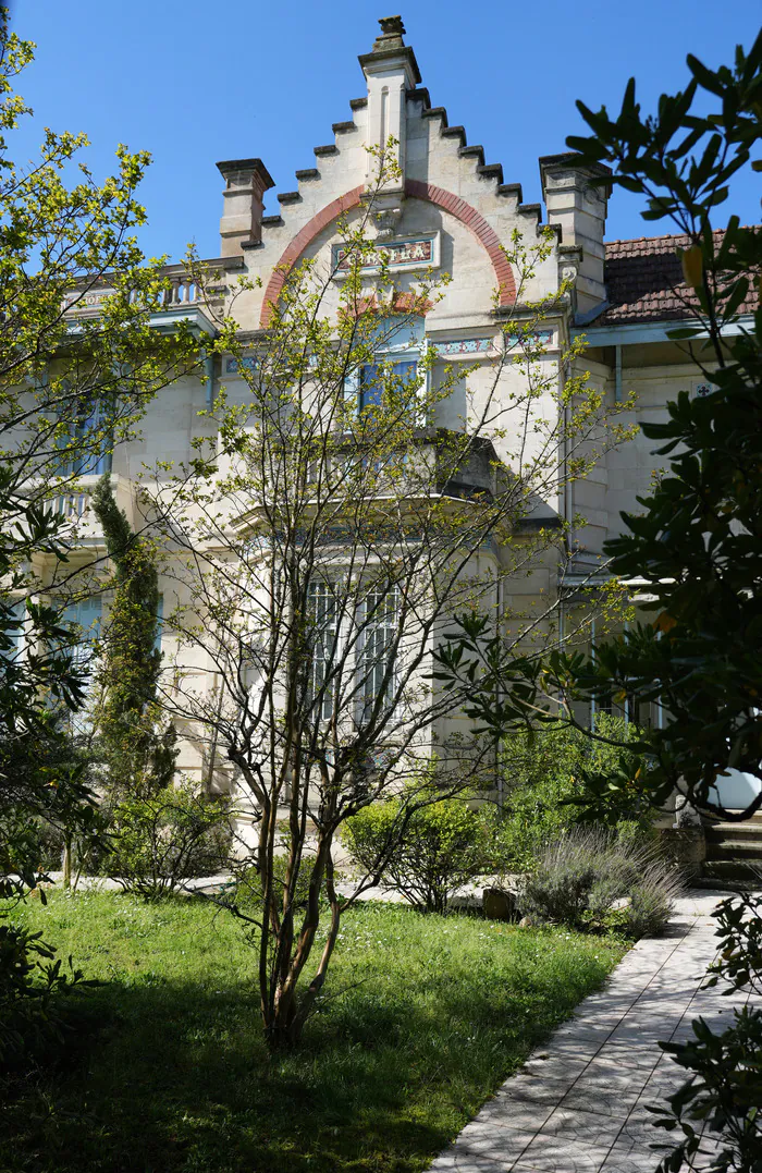 Pessac Belle Époque ! Angle des avenues Alexandre Jaubert et Jean Jaurès Pessac