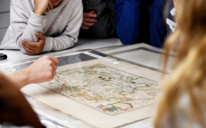 Visite des archives sur le thème des voies de communication Archives départementales de la Seine-Saint-Denis Bobigny