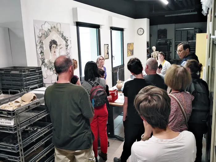 Visites guidées de Seine et Yvelines Archéologie : les coulisses d’un service dédié à l’archéologie Archives départementales des Yvelines Montigny-le-Bretonneux