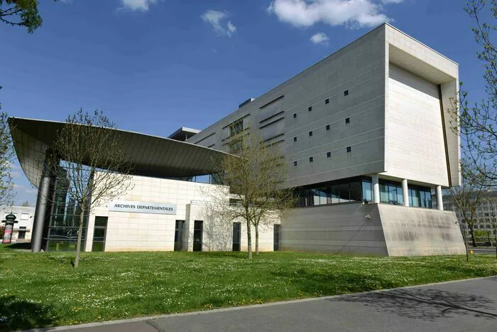 Visites guidées des Archives départementales des Yvelines : les coulisses des Archives Archives départementales des Yvelines Montigny-le-Bretonneux