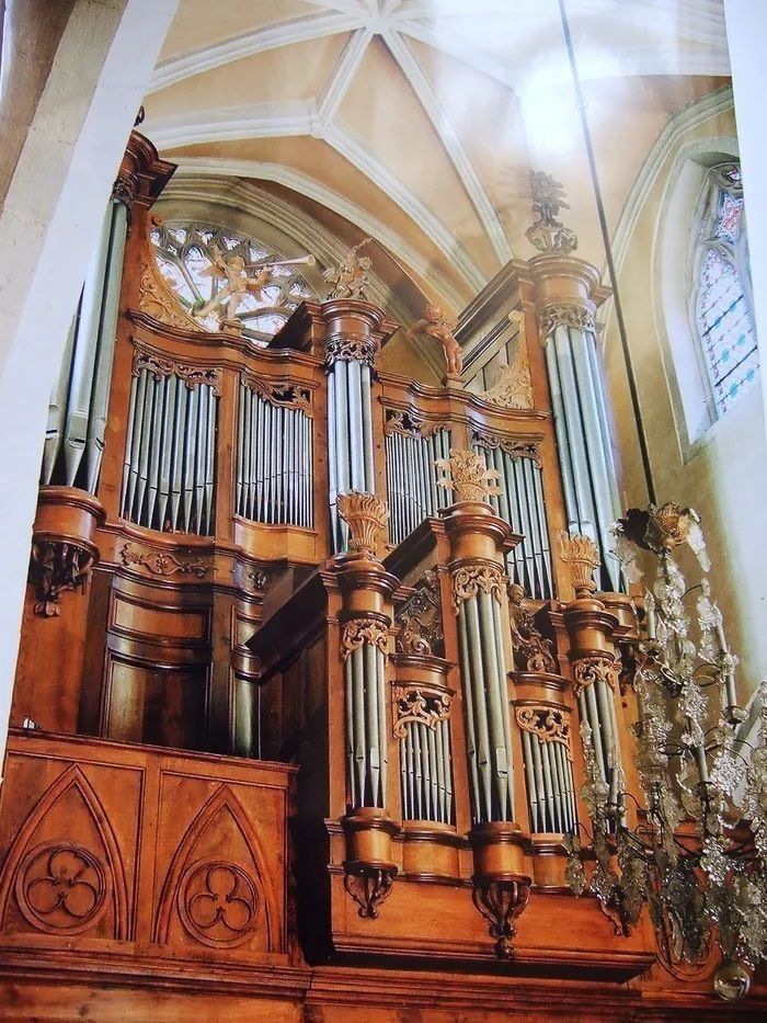 Présentation de l'orgue de la basilique Notre-Dame de Gray Basilique Notre-Dame de Gray Gray