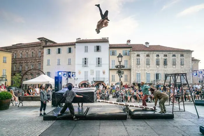 « Chouf le Ciel! » par la compagnie Colokolo : spectacle urbain marocain  à couper le souffle