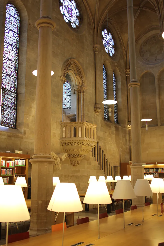 Visite guidée du réfectoire du prieuré Saint-Martin-des-Champs. Bibliothèque centrale du Conservatoire national des arts et métiers Paris