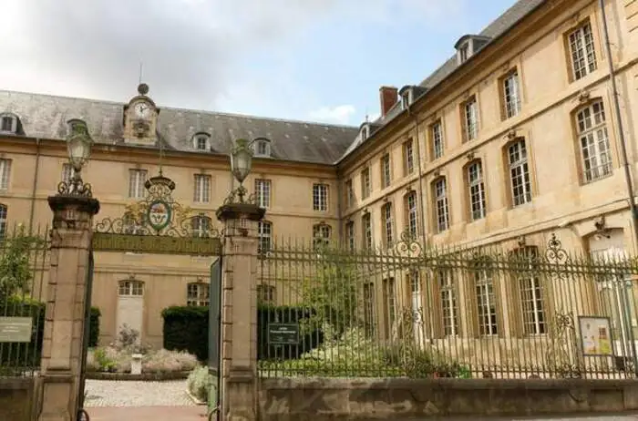 Visite guidée d'une bibliothèque du XVIIIe siècle Bibliothèque Stanislas Nancy