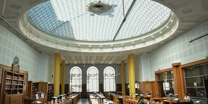 Visitez les coulisses d'une bibliothèque universitaire historique Bibliothèque Universitaire de Droit et Sciences Économiques Nancy