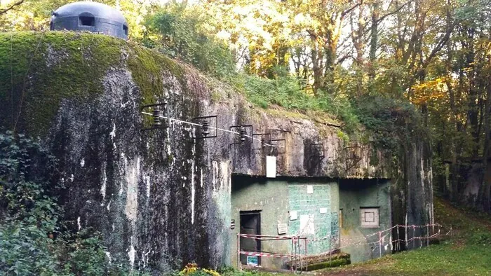 Visite guidée d'un ouvrage militaire de la ligne Maginot Bloc B7 - Fort du Chénois Signy-Montlibert