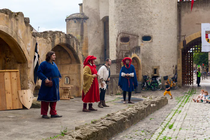 Déambulation dans la rue des Allemands Campement médiéval : la république messine Metz