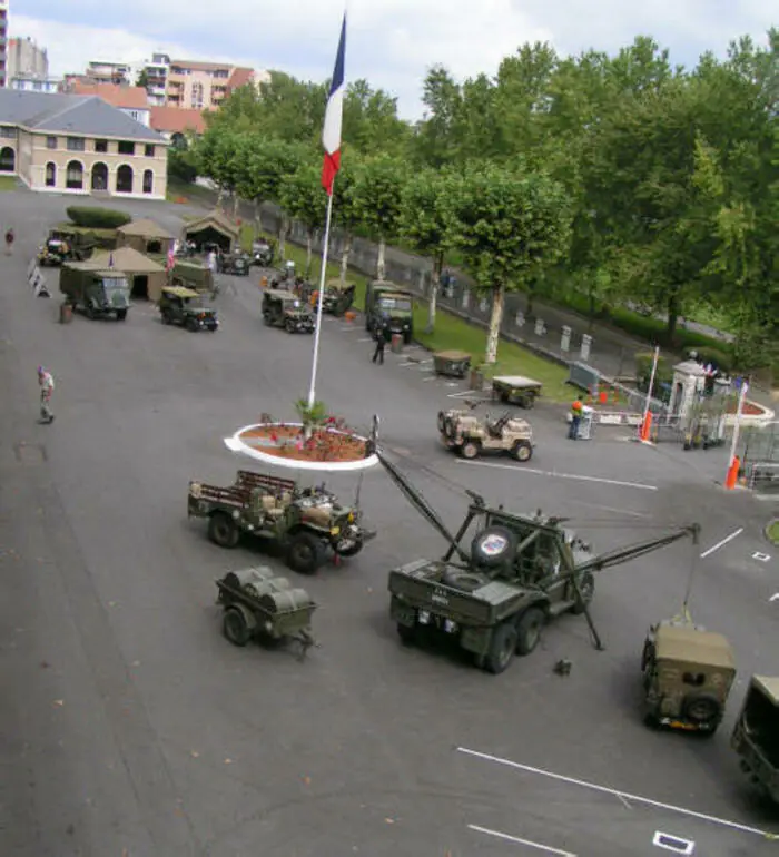 Exposition de véhicules militaires de la Seconde Guerre mondiale Caserne Bernadotte Pau