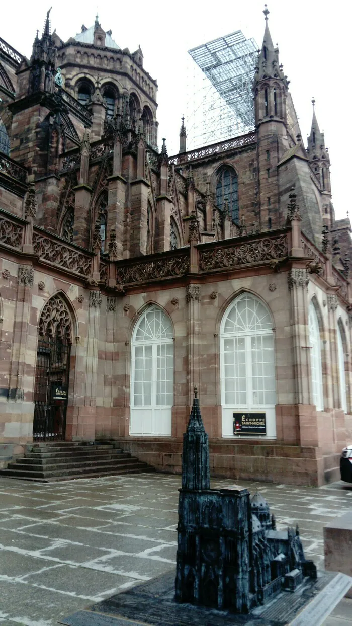 Levez les yeux ! Visite de la Cathédrale de Strasbourg pour les scolaires Cathédrale Notre-Dame de Strasbourg Strasbourg