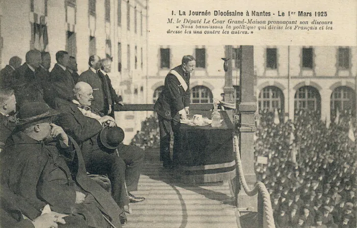 Exposition sur les 100 ans de la Fédération nationale catholique Centre national des archives de l'Église de France Issy-les-Moulineaux