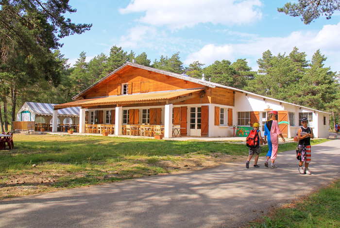 Centre ODEL Le Logis du Pin. Camp "la Clairière" Centre ODEL du Logis du Pin La Martre