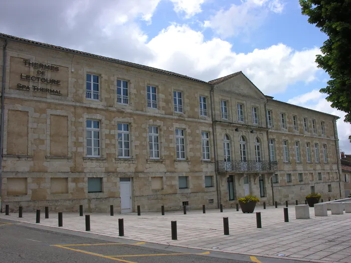 Découverte de deux édifices historiques de la ville Centre thermal et hôtel des coctrinaires Lectoure