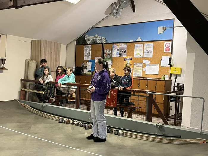 Initiation à la pratique de la boule de Fort pour les scolaires Cercle du Bon-Accord Chinon