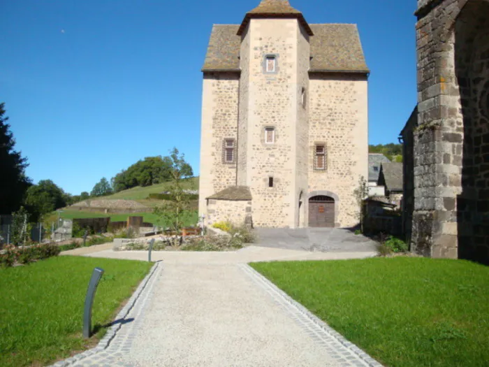 Exposition : « Jardin de la Maison Forte » Château d'Albinhac Brommat