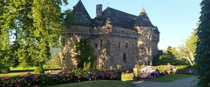 Découverte du château d'Auzers Château d'Auzers Auzers