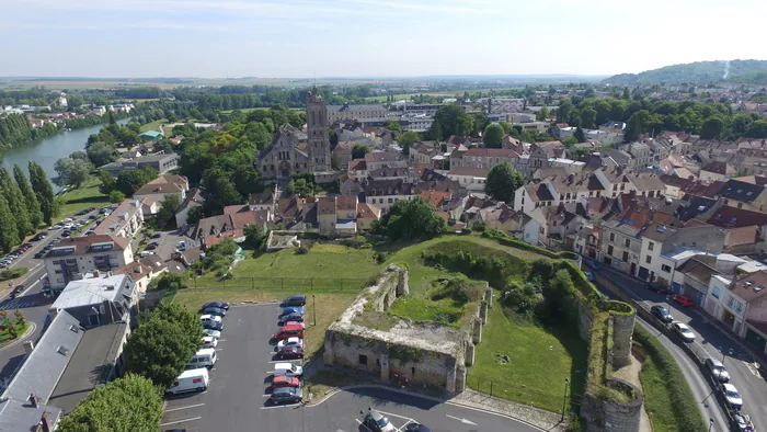 Promenade médiévale Château de Beaumont-sur-Oise Beaumont-sur-Oise