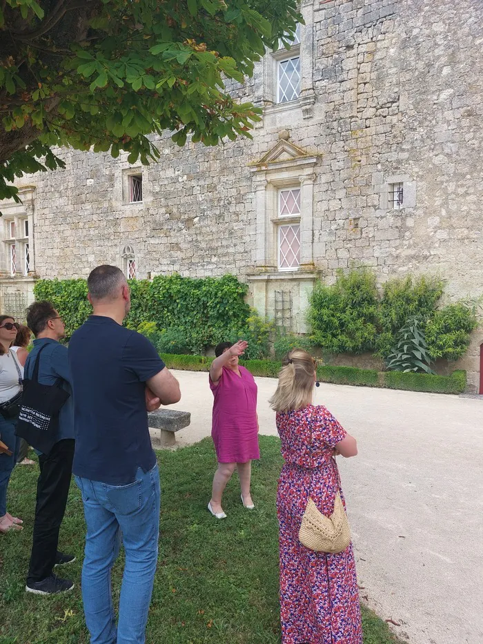 Le château de Gramont sous les fils de l'histoire Château de Gramont Gramont