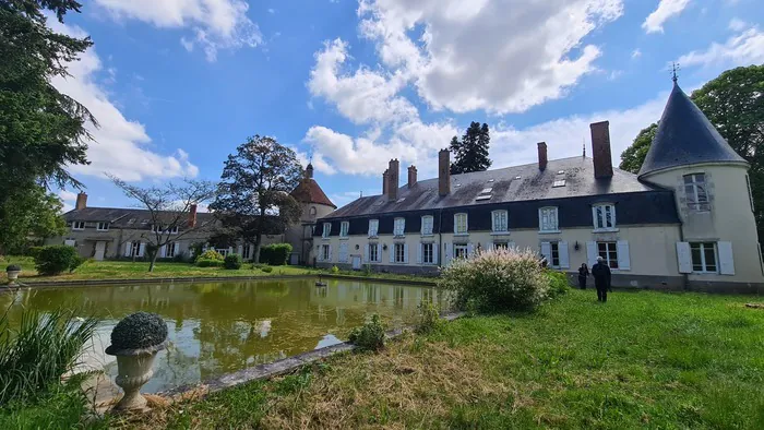 Visite des extérieurs du château Château de l'Orme Ouzouer-sur-loire