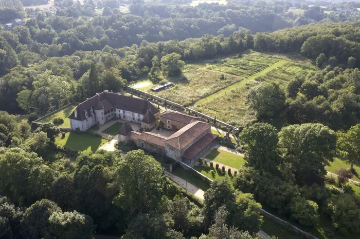 Visite d'un château du XVIe siècle et dégustation de framboises Château de Losmonerie Aixe-sur-Vienne