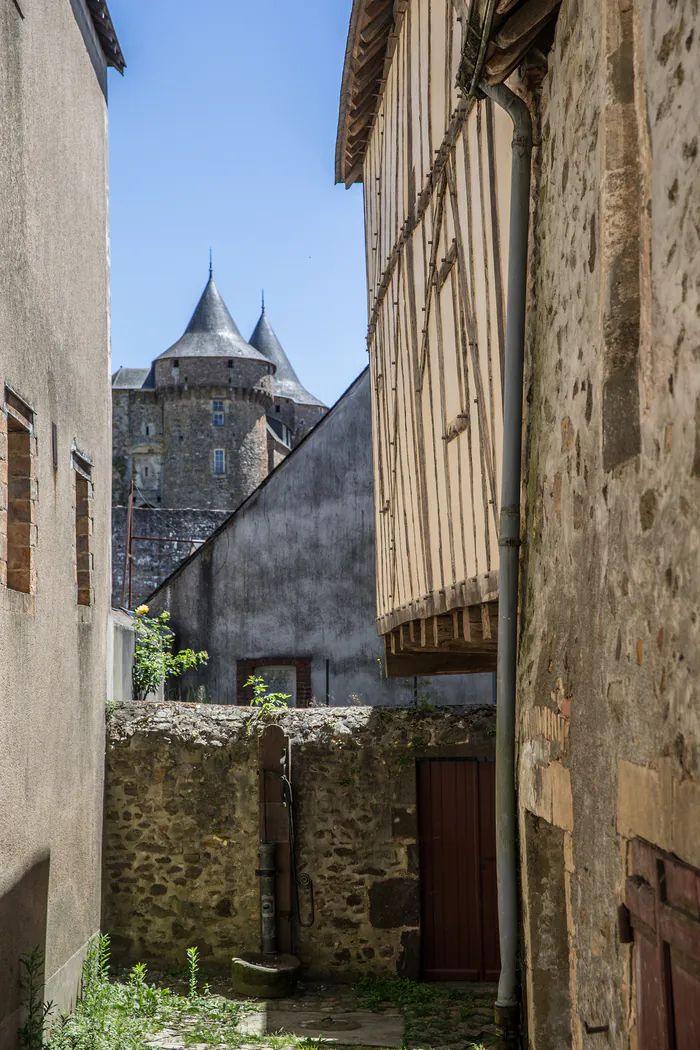 Visite libre de la ville de Sillé-le-Guillaume Château de Sillé le Guillaume Sillé-le-Guillaume