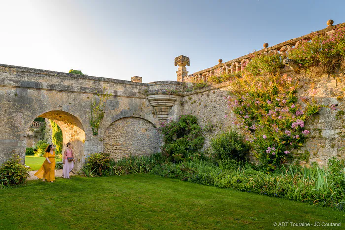 Visite libre de 5 hectares de jardins remarquables et dégustation des vins du domaine Château de Valmer Chançay