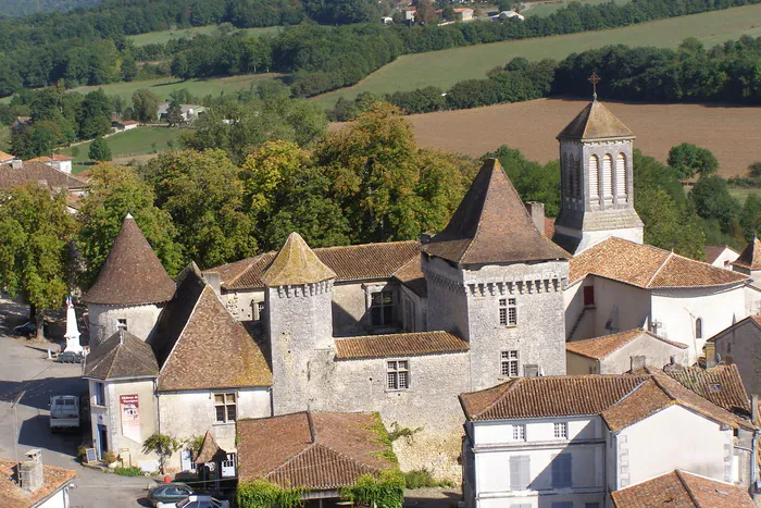 Visite du musée de la charentaise et du textile Château de Varaignes Varaignes